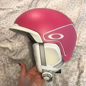 Brand New Women’s Oakley Helmet